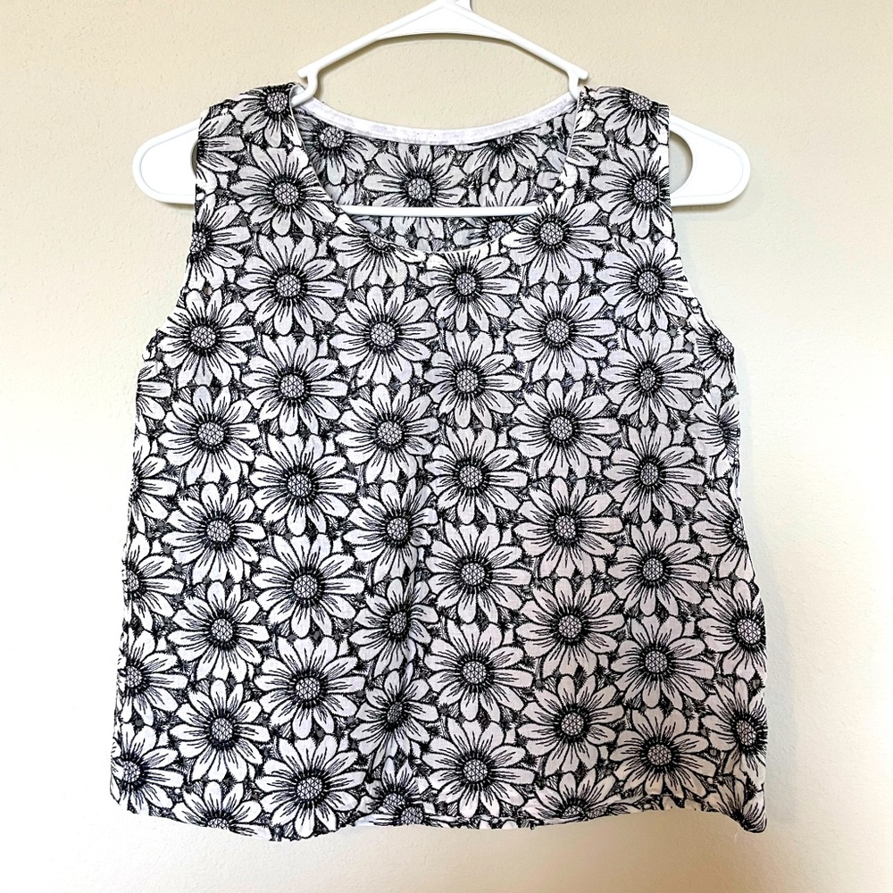 Flower pattern punch sleeveless top
